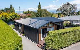 Black Barn Modern: Luxe Martinborough Escape